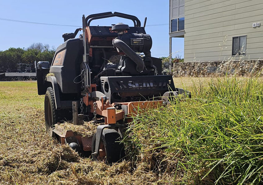 aaa-lawn-care-program-year-round-mowing-acreage-lush-turf-1